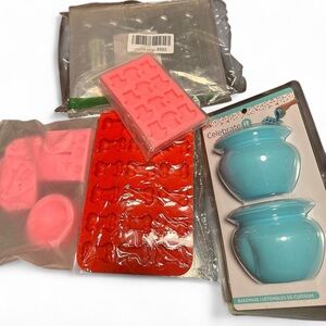 Silicone Molds Set - Pink and Blue for melting chocolate